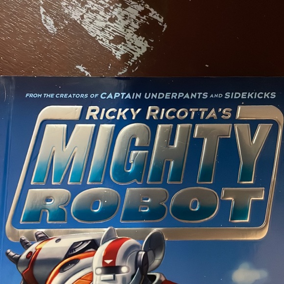 Ricky ricottas mighty robot book - Picture 3 of 3